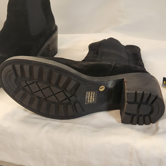 Emanuele Castro Women’s Made In Italy Suede Leather Chelsea Booties Black Size 9 - Picture 3 of 10